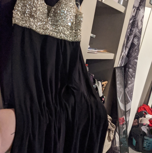 Formal dress - Picture 4 of 10